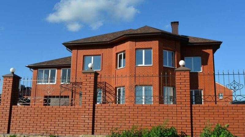Частный дом своими руками из кирпича: пошаговое руководство